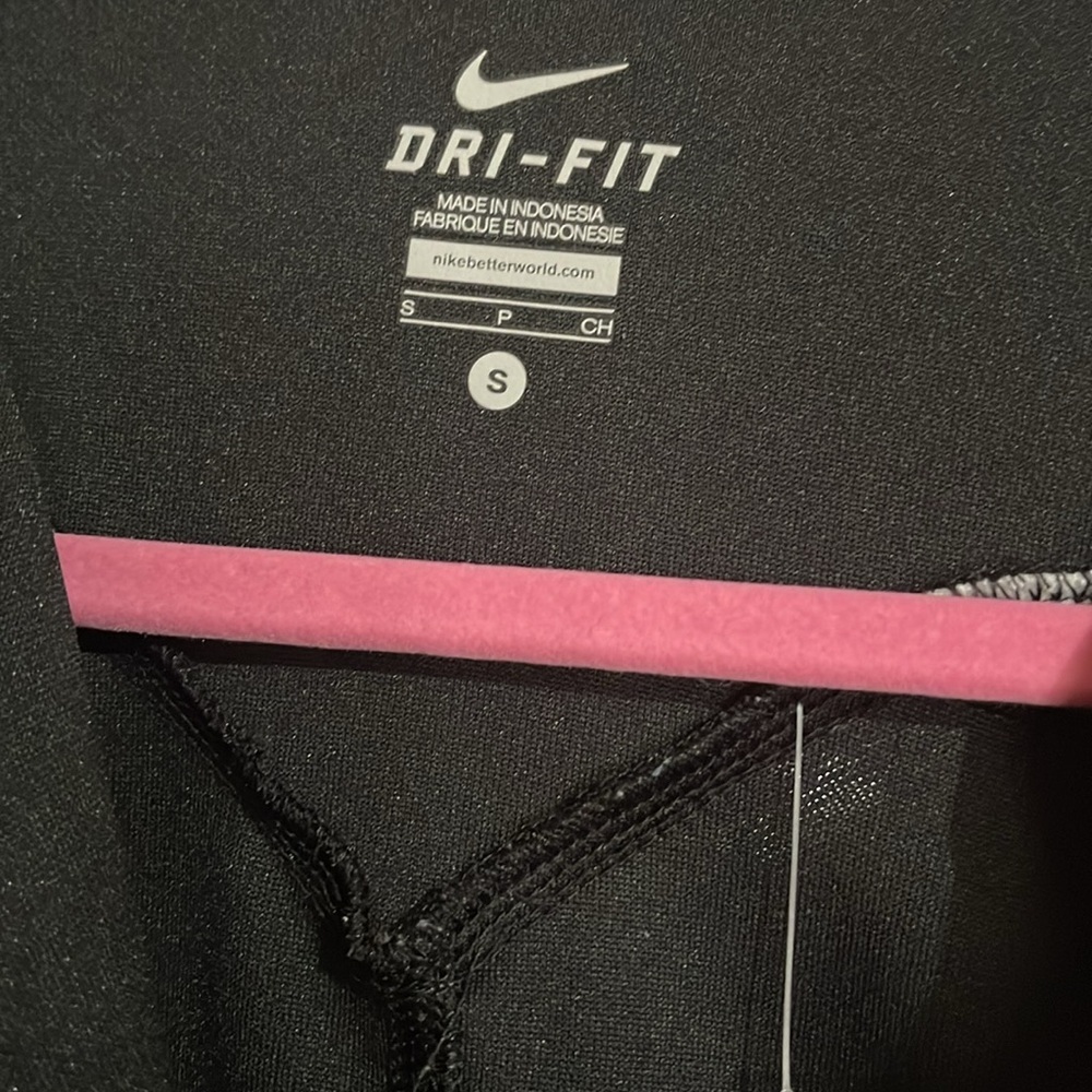 NEW 😊Nike Black Dri-Fit Jacket thumb holes , love the thumb holes.tag pull . - Picture 2 of 9